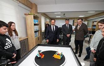 Depremin izlerinin silindiği kentte, 1540 takım, robot yarışmasında derece yapmak için mücadele verecek