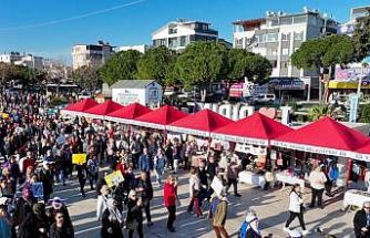 Didim’de Emekçi Kadınlar Pazarı kent meydanında açıldı