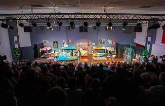 Didim’de ‘Kadın Kadına Özgürlük’ oyunu sanatseverlerle buluştu