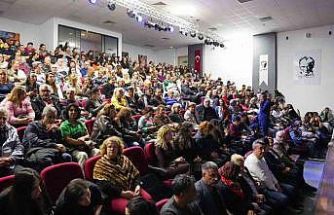 Didim’deki tiyatro oyununa ilgi yoğun oldu