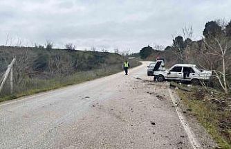 Direksiyon hakimiyetini kaybeden sürücü ağaca çarptı: 1 yaralı