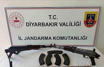 Diyarbakır’da jandarma operasyonları: Silah ve aparatları ele geçirildi