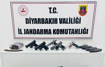 Diyarbakır’da jandarma operasyonlarında çok sayıda silah ve aparatı ele geçirildi