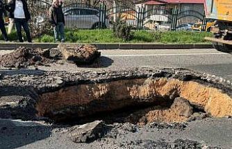 Diyarbakır’da yol çöktü, facianın eşiğinden dönüldü