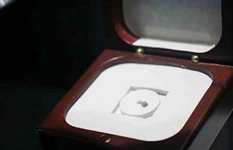 Dünyanın en küçük kitabı ve en hafif kâğıdı EÜ’de sergileniyor