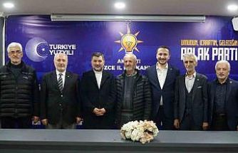 Düzce’de emekli eğitimciler AK Parti’ye katıldı