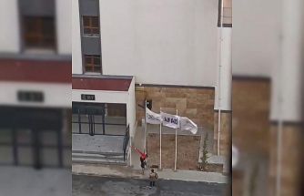 Elazığ’da iki küçük kalpten Türk bayrağına büyük vefa