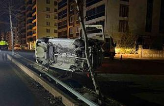 Elazığ’da otomobil yan yattı: 1 yaralı