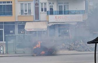 Elektrikli üç tekerlekli motosiklet alev alev yandı