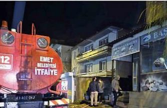 Emet’te fırın deposunda çıkan yangın büyümeden söndürüldü