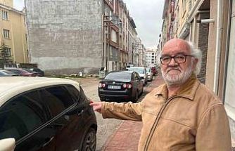 Engelli eşi için evlerinin önündeki sokakta engelli park yeri istiyor