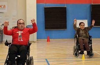 "Engellisin evlenemezsin" dediler, onlar akülü sandalyede zeybek oynuyor