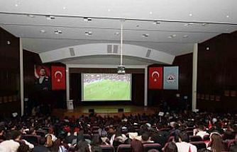 ERÜ’de milli maç heyecanı dev ekrana taşındı