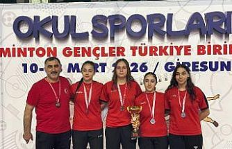 Erzincan Anadolu Lisesi badmintonda Türkiye ikincisi oldu