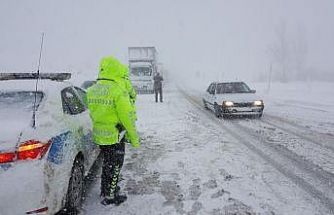 Erzincan güne karla uyandı: Kar ve sis ulaşımı aksattı