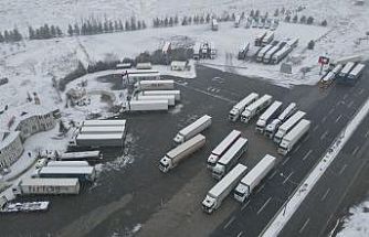 Erzincan’da kar yağışı ulaşımı aksattı