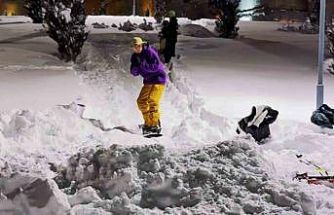 Erzurum kalesi önünde snowboard gösterisi