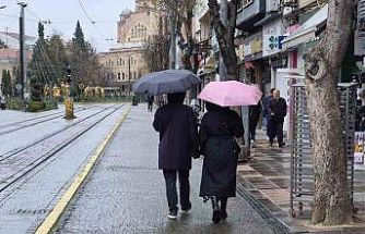 Eskişehir güne yağmurla başladı