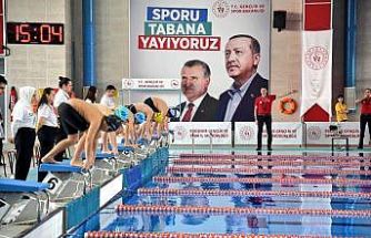 Eskişehir’de yüzme müsabakaları başladı
