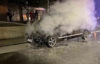 Eskişehir’in merkezinde yanan minibüs, paniğe neden oldu