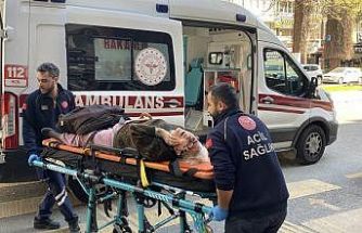 Evde düşerek yaralanan yaşlı kadının imdadına ekipler yetişti