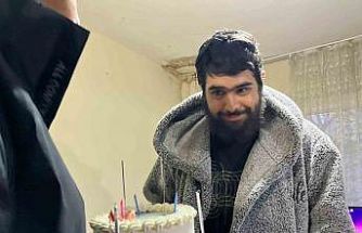 Evden çıkmayan telefon bağımlısı genç 25. yaşına bilgisayar başında girdi