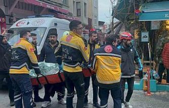 Fatihte 3 katlı binada yangın çıktı: 1 ölü 5 yaralı