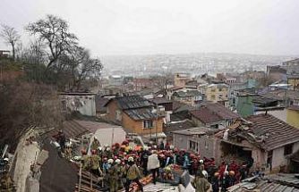 Fatih’te çöken binalarda enkaz altında kalanları kurtarılma çalışması devam ediyor