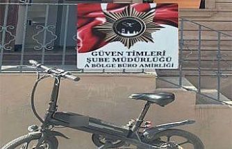 Fatih’te kadının cep telefonunu çalan hırsız yakalandı