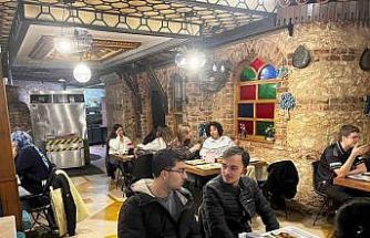 Fatih’te üniversite öğrencileri iftarda buluştu