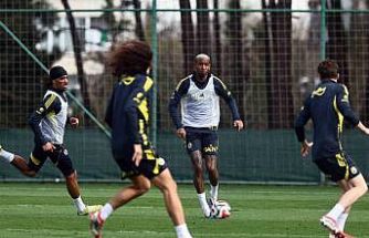 Fenerbahçe günün ilk antrenmanını yaptı