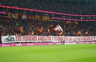 Galatasaray taraftarından, Lucas Torreira için özel pankart