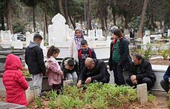 Gaziantep’te bayram öncesi mezarlıklarda ziyaretçi yoğunluğu