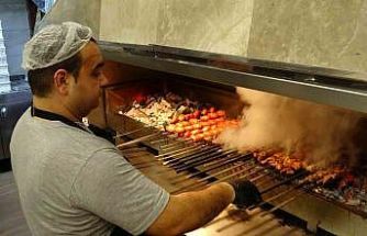 Gaziantep’te kebapçılar iftarda dolup taşıyor