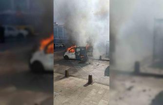 Gaziosmanpaşa’da park halindeki araç alev alev yandı