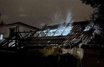 Gece saatlerinde müstakil evde çıkan yangın itfaiye ekiplerince söndürüldü