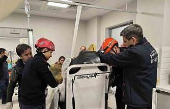 Göğüs boşluğuna demir saplanan hastanın ameliyatına itfaiye girdi