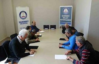 Görme engeliler Braille alfabesi öğreniyor