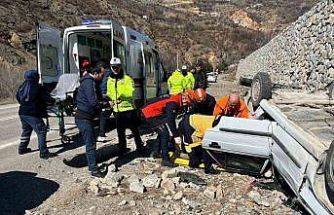 Gümüşhane’de otomobil ters döndü: 2 yaralı