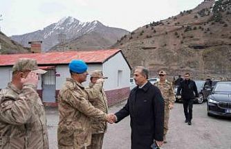 Hakkari Valisi’nden jandarmaya moral ziyareti