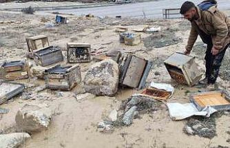 Hakkari’de selde 150 kovan zarar gördü