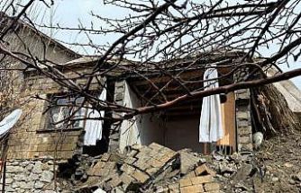 Hakkari’de yağışlara dayanamayan ev çöktü