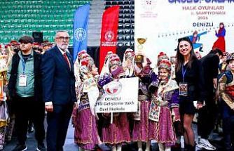 Halk oyunlarında okullar sahne aldı