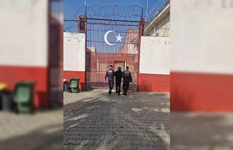Hapis cezasıyla aranıyordu jandarmadan kaçamadı