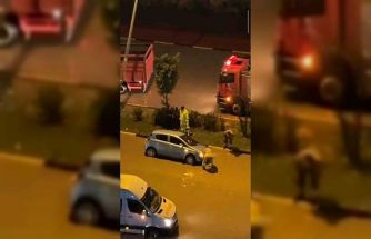 Hatay’da aşırı yağışların etkisiyle, göle dönen yollarda araçlar mahsur kaldı