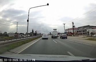 Hem kendi canını hem de diğer sürücülerin canını tehlikeye attı: O anlar araç kamerasına yansıdı