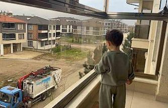 Her gün çöp kamyonunu bekleyen minik Arda’ya sürpriz