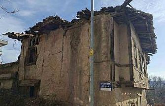 Hisarcık’ta kültür varlığı statüsündeki binalar risk oluşturuyor