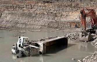 Hisarcık’ta maden sahasında hafriyat kamyonu devrildi: 1 ölü