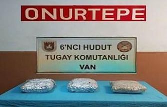 Hudutta uyuşturucu kaçakçılarına Mehmetçik engeli: 4 kilo uyuşturucu ele geçirildi